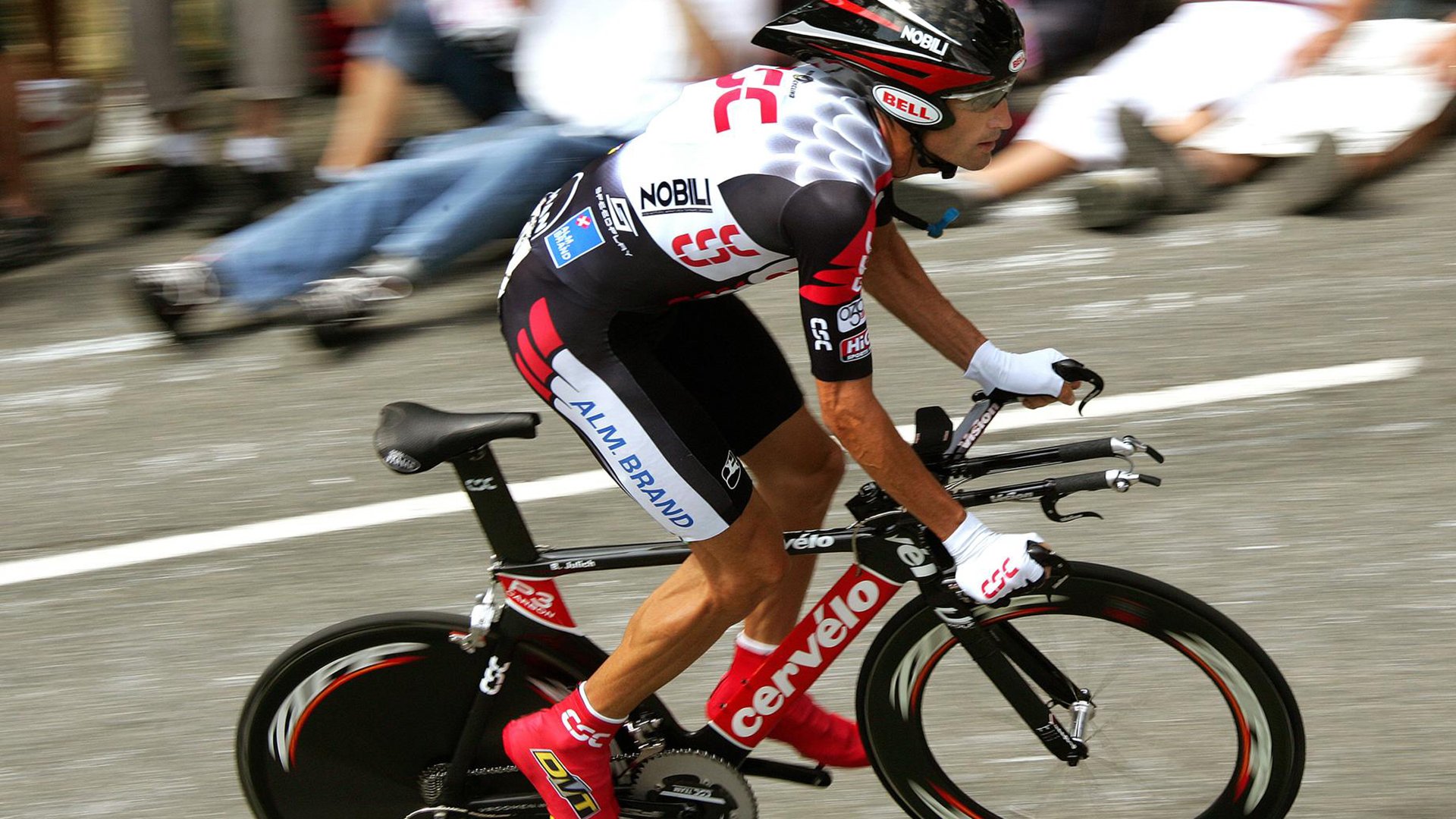 拉文末节狂飙诠释硬仗之王，雄鹿窒息防守带走上海队