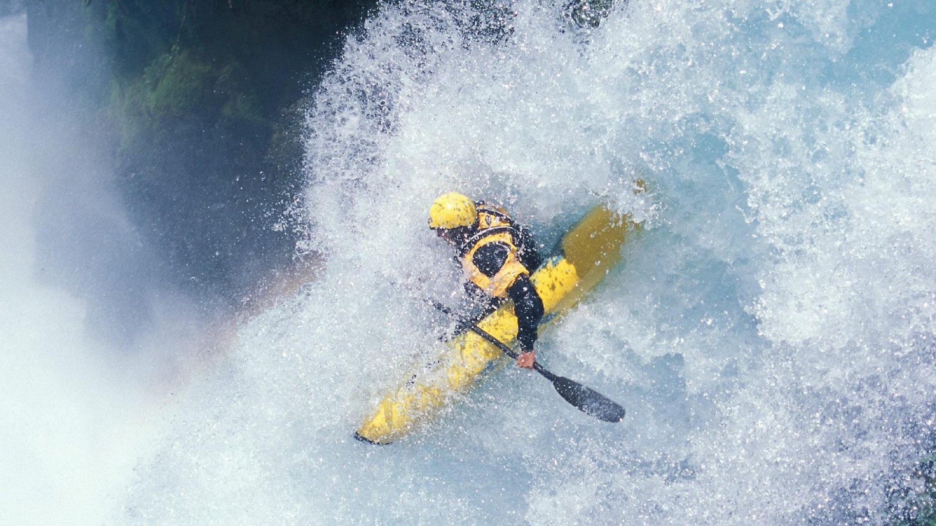三笘薰的完美舞步，喀麦隆收割英格兰的足球寓言